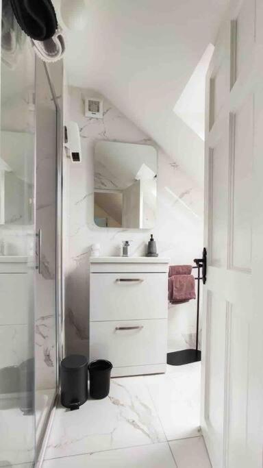 Kingfisher Riverside Retreat كينمير المظهر الخارجي الصورة